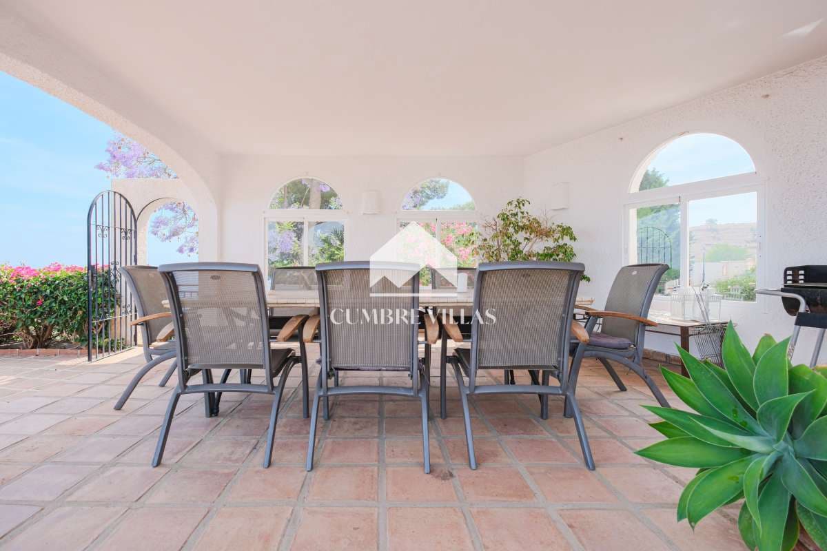 5 bedroom Villa for sale in Salobrena with pool garage - € 1,140,000 (Ref: 9821858)