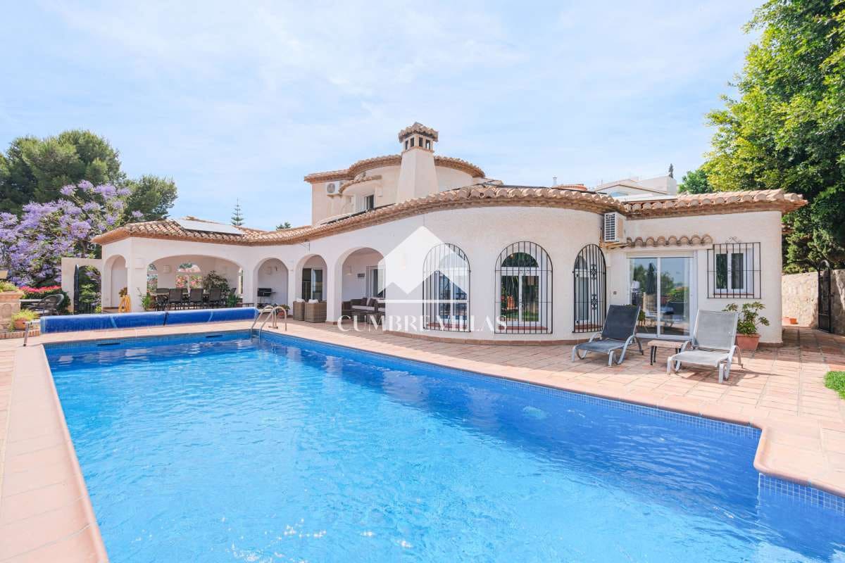 5 bedroom Villa for sale in Salobrena with pool garage - € 1,140,000 (Ref: 9821858)