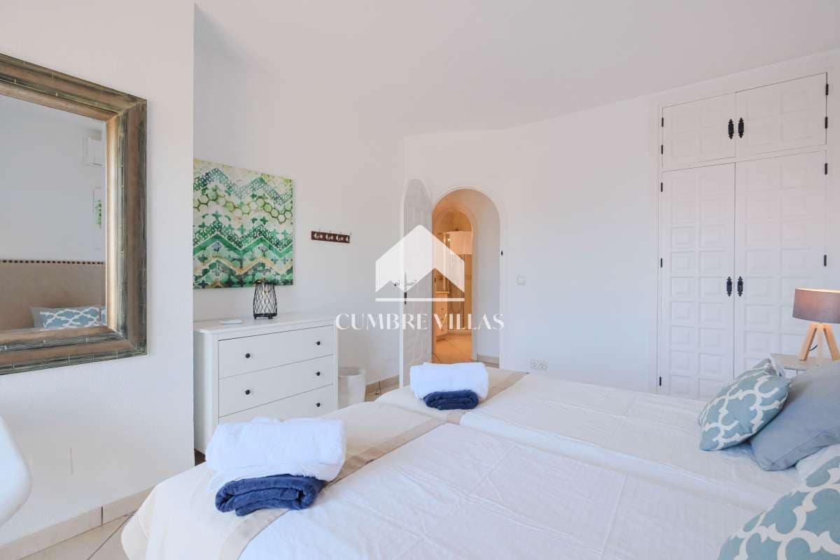 5 bedroom Villa for sale in Salobrena with pool garage - € 1,140,000 (Ref: 9821858)