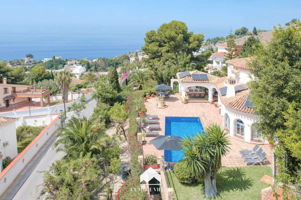 5 bedroom Villa for sale in Salobrena with pool garage - € 1,140,000 (Ref: 9821858)