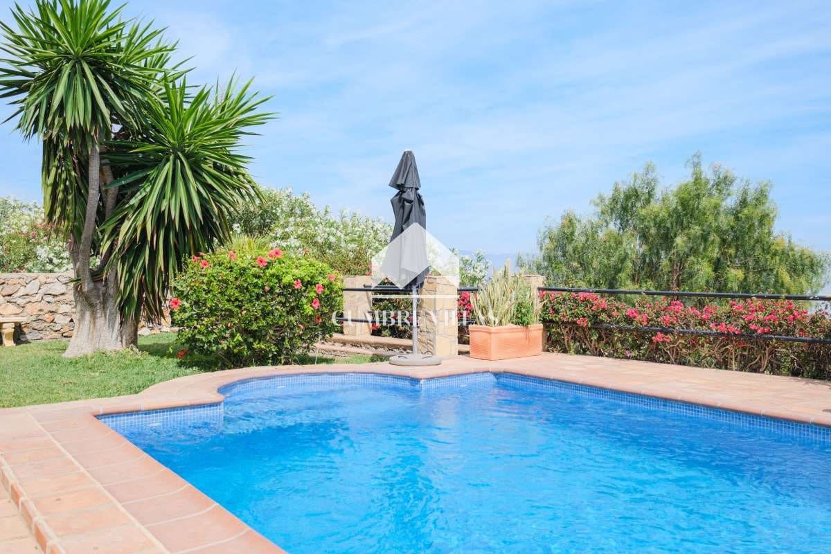 5 bedroom Villa for sale in Salobrena with pool garage - € 1,140,000 (Ref: 9821858)