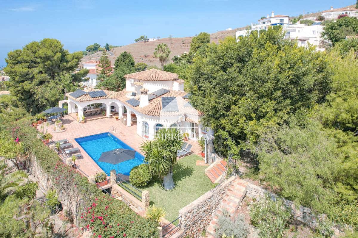 5 bedroom Villa for sale in Salobrena with pool garage - € 1,140,000 (Ref: 9821858)