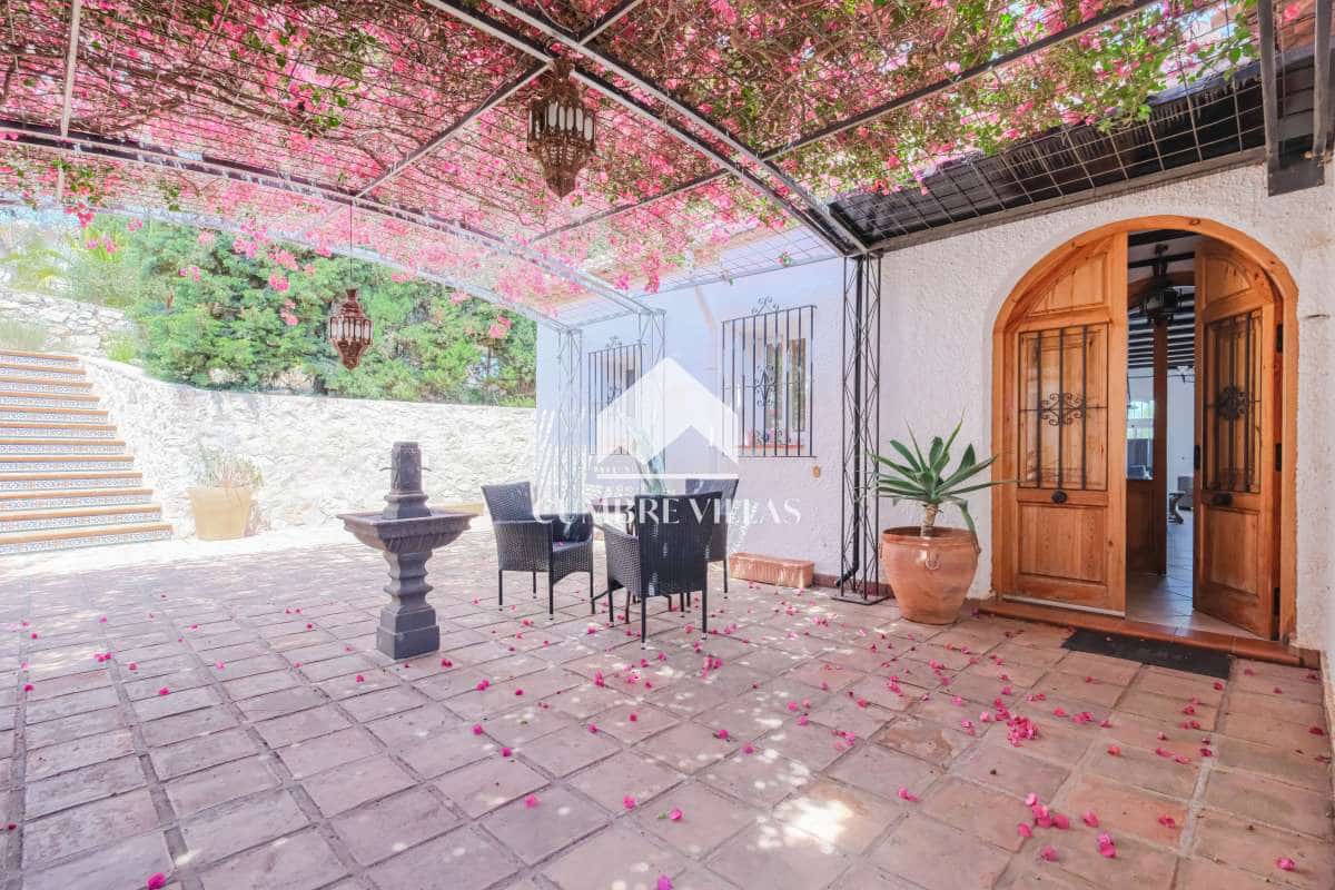 5 bedroom Villa for sale in Salobrena with pool garage - € 1,140,000 (Ref: 9821858)