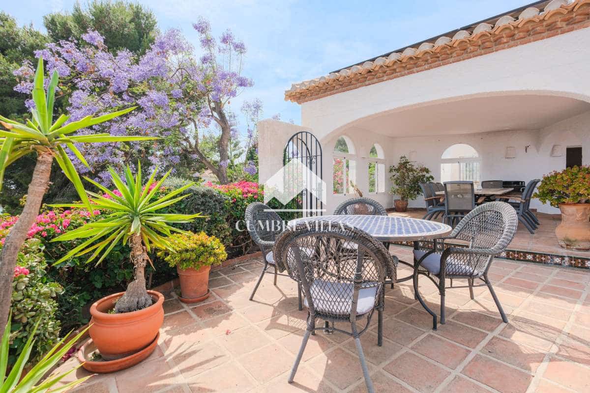 5 bedroom Villa for sale in Salobrena with pool garage - € 1,140,000 (Ref: 9821858)
