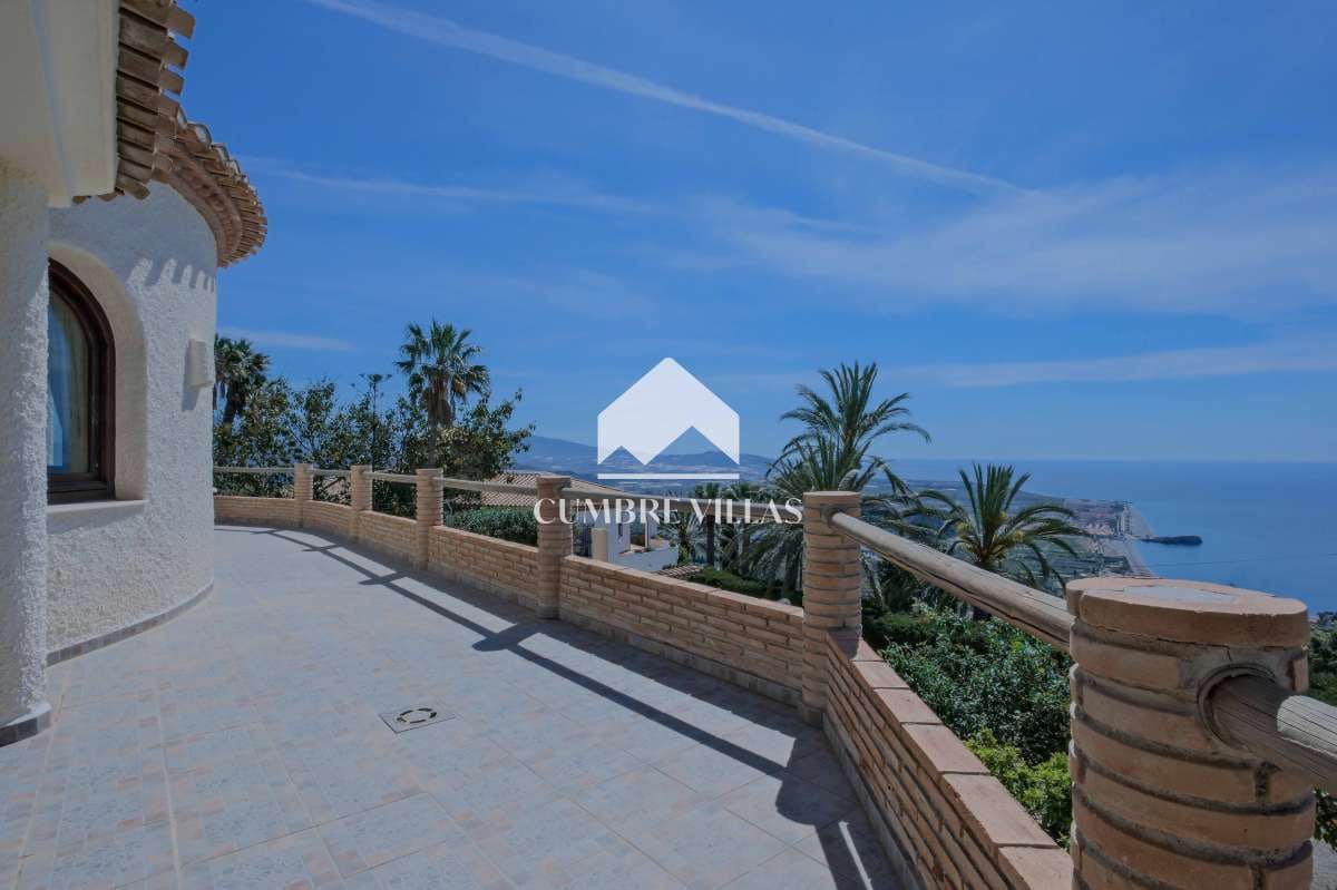 3 Zimmer Villa zu verkaufen in Salobrena mit Pool Garage - 840.000 € (Ref: 9848411)