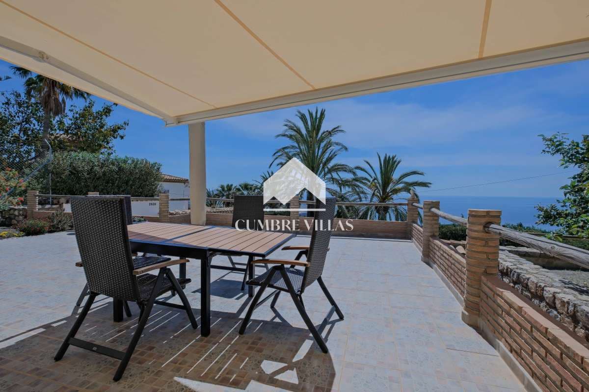 3 Zimmer Villa zu verkaufen in Salobrena mit Pool Garage - 840.000 € (Ref: 9848411)