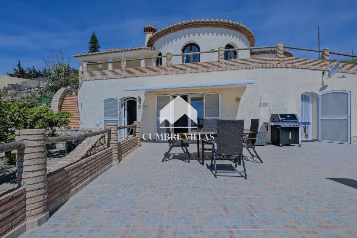 3 Zimmer Villa zu verkaufen in Salobrena mit Pool Garage - 840.000 € (Ref: 9848411)