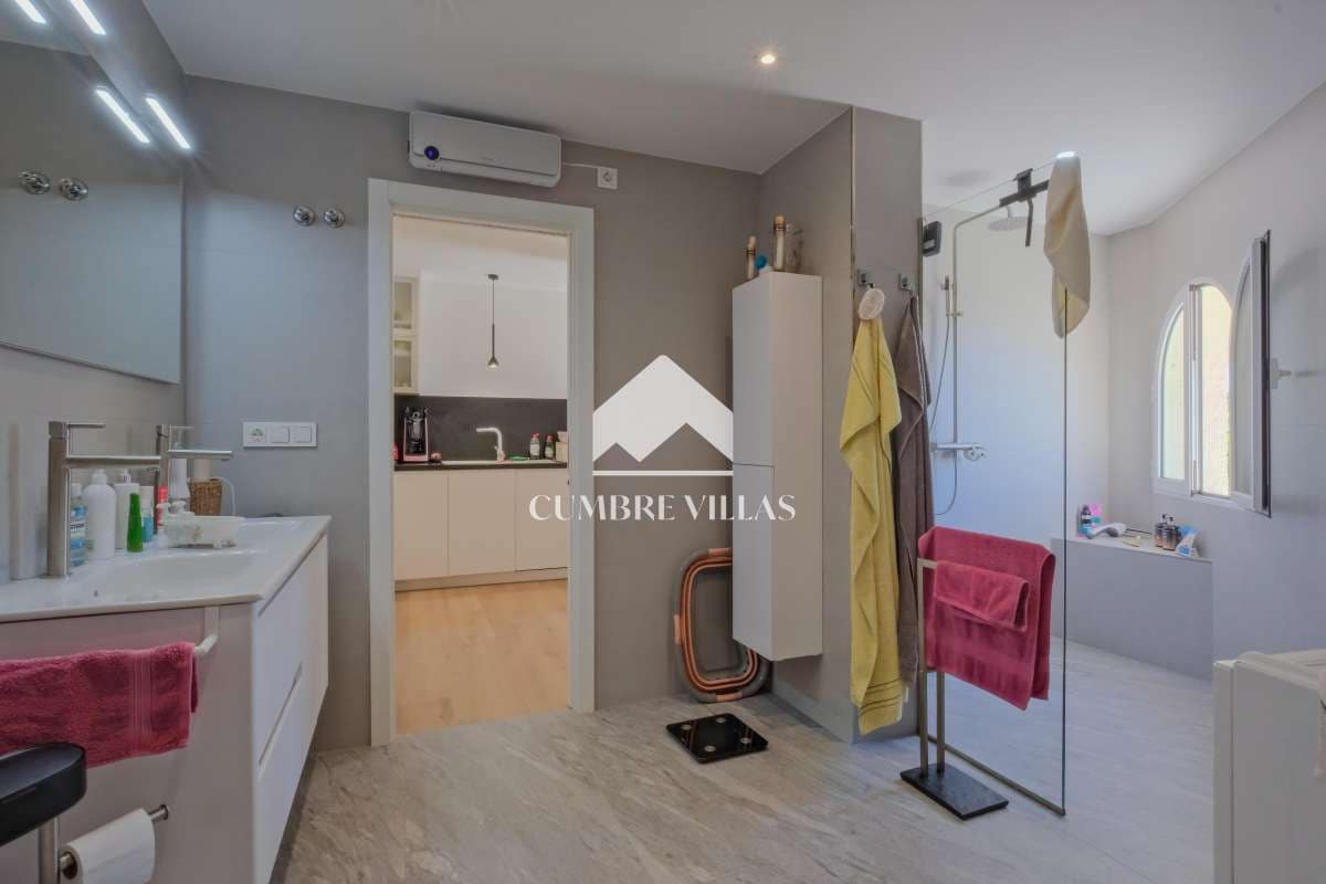 3 Zimmer Villa zu verkaufen in Salobrena mit Pool Garage - 840.000 € (Ref: 9848411)