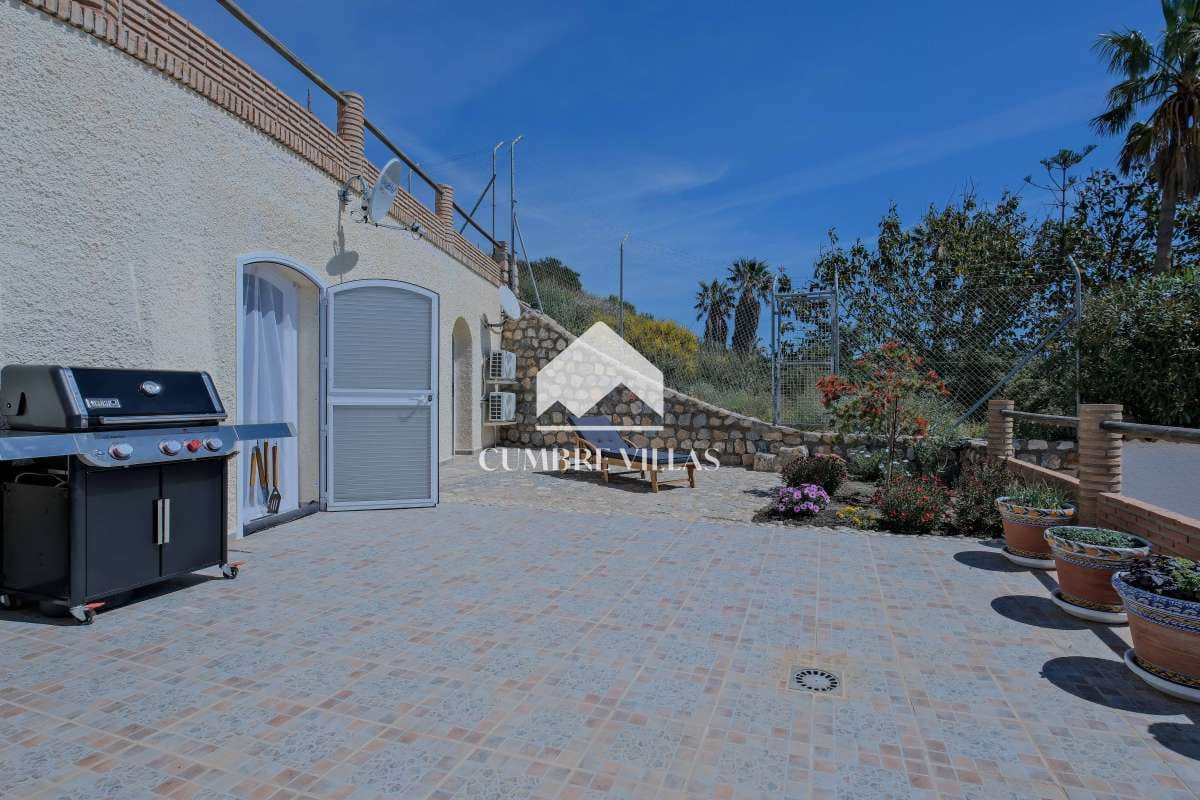 3 Zimmer Villa zu verkaufen in Salobrena mit Pool Garage - 840.000 € (Ref: 9848411)