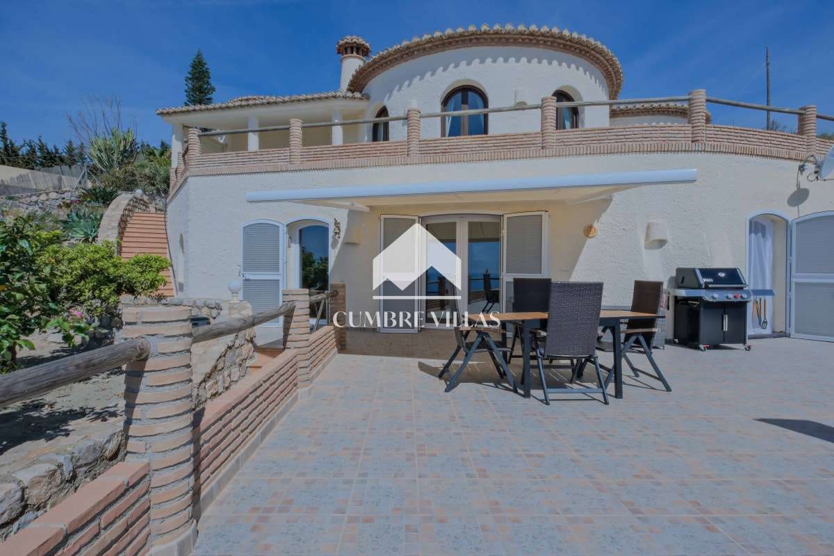3 Zimmer Villa zu verkaufen in Salobrena mit Pool Garage - 840.000 € (Ref: 9848411)