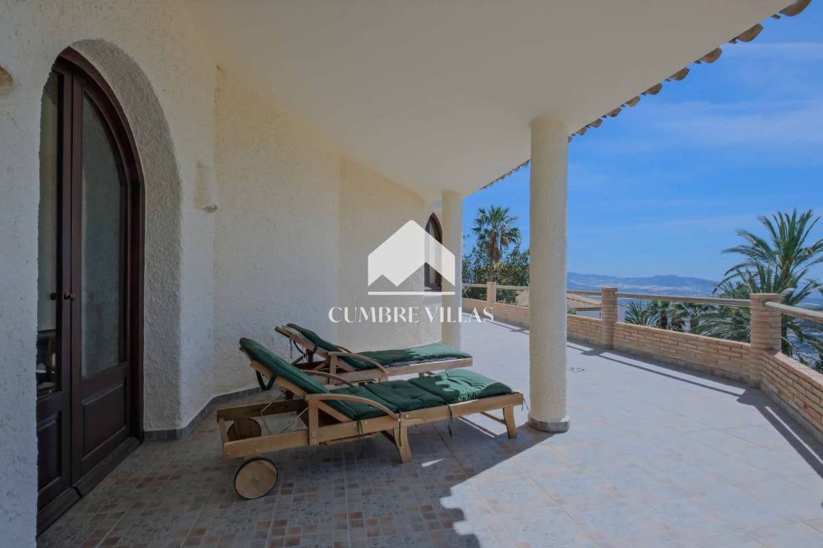 3 Zimmer Villa zu verkaufen in Salobrena mit Pool Garage - 840.000 € (Ref: 9848411)