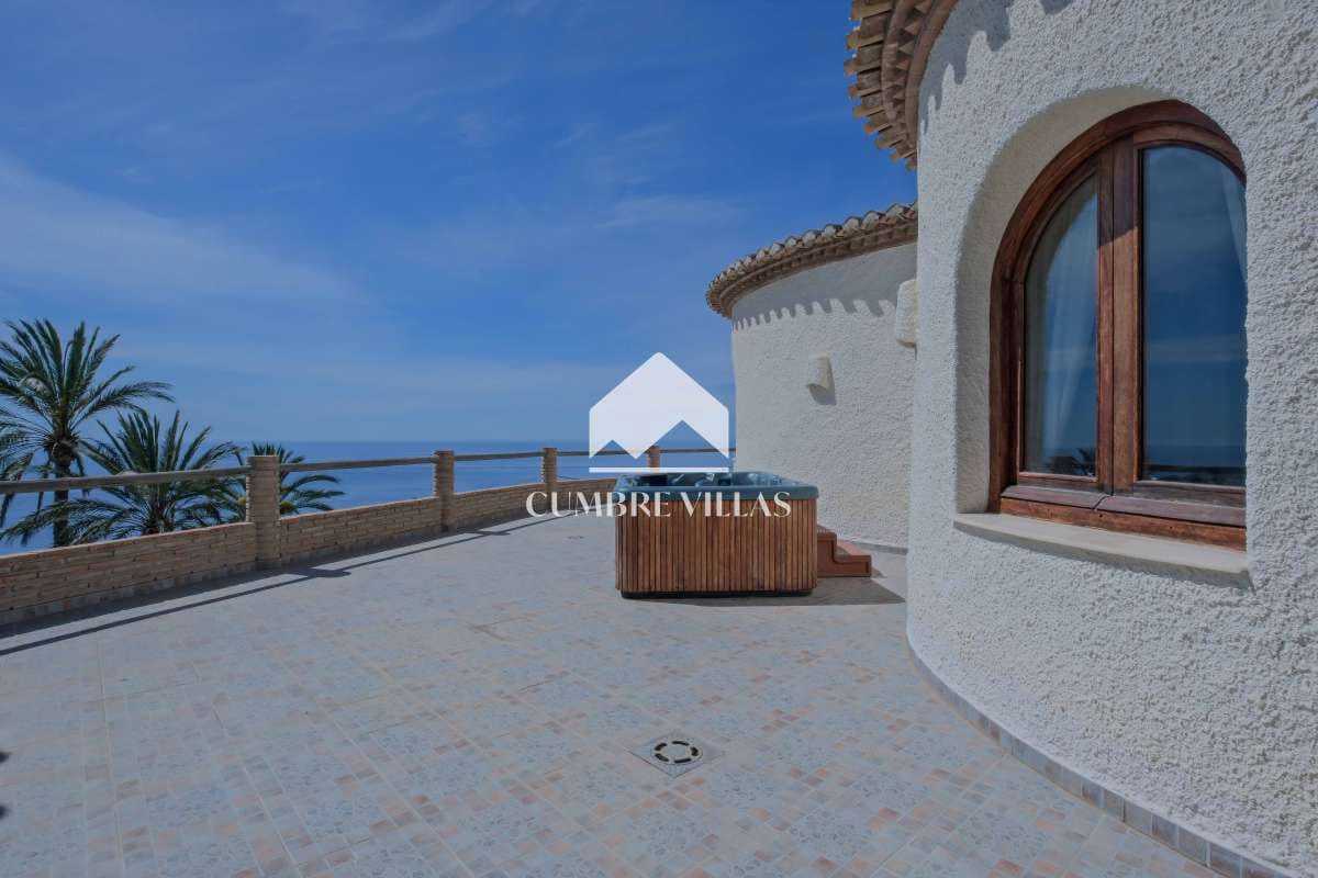 3 Zimmer Villa zu verkaufen in Salobrena mit Pool Garage - 840.000 € (Ref: 9848411)