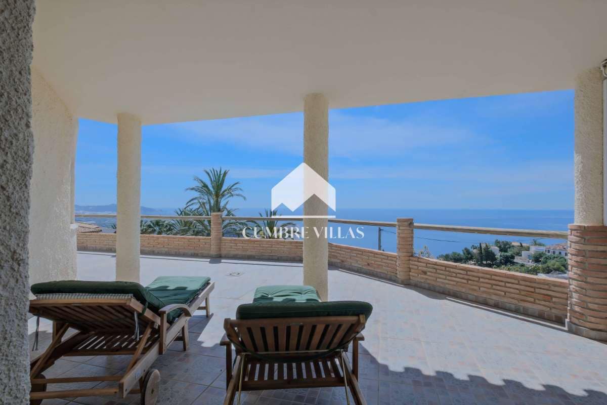 3 Zimmer Villa zu verkaufen in Salobrena mit Pool Garage - 840.000 € (Ref: 9848411)