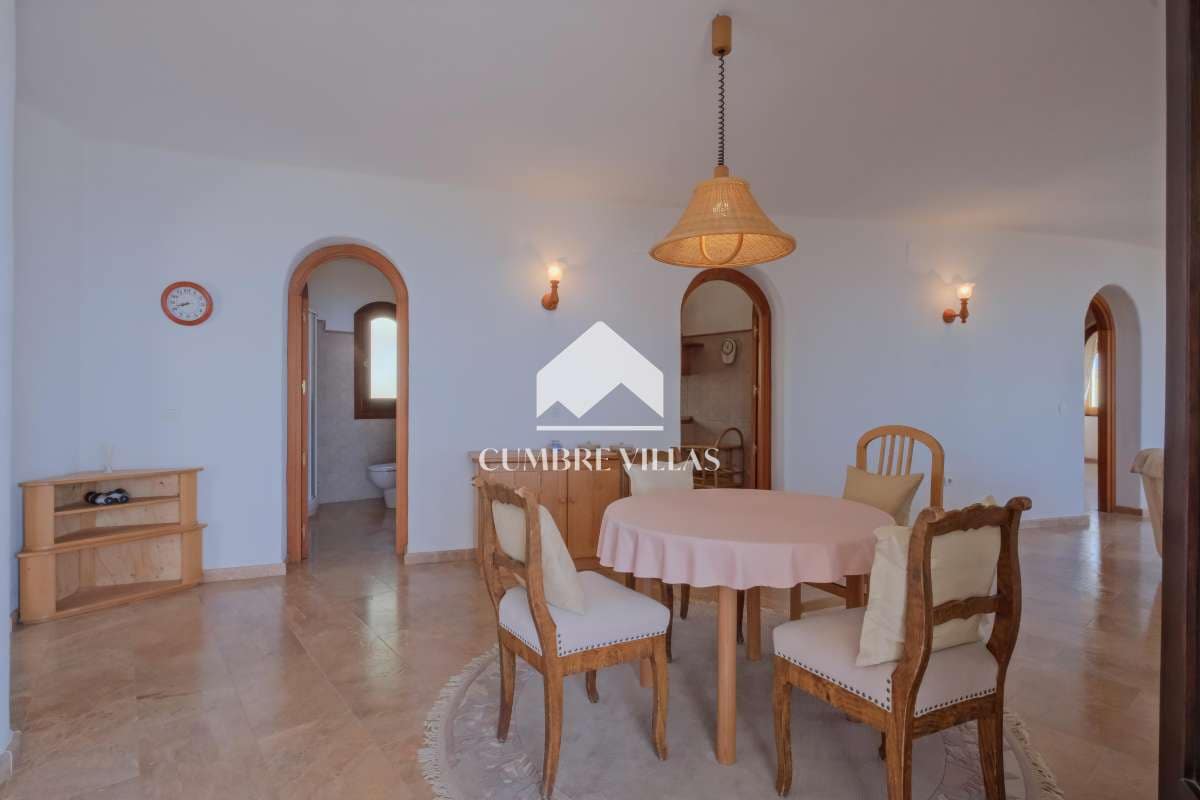 3 Zimmer Villa zu verkaufen in Salobrena mit Pool Garage - 840.000 € (Ref: 9848411)