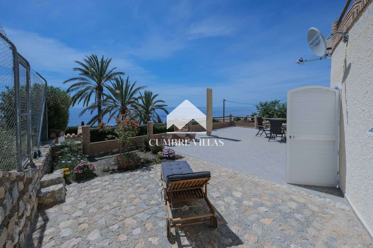 3 Zimmer Villa zu verkaufen in Salobrena mit Pool Garage - 840.000 € (Ref: 9848411)