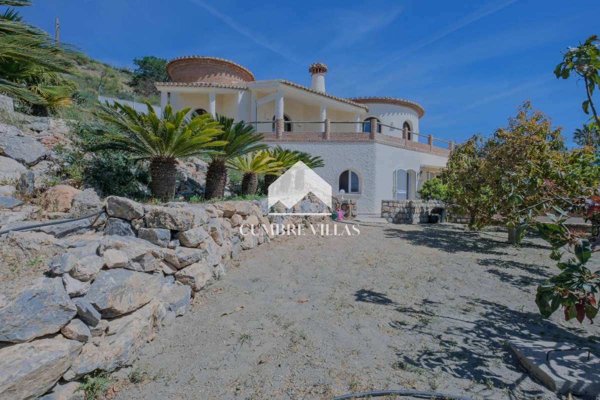 3 Zimmer Villa zu verkaufen in Salobrena mit Pool Garage - 840.000 € (Ref: 9848411)