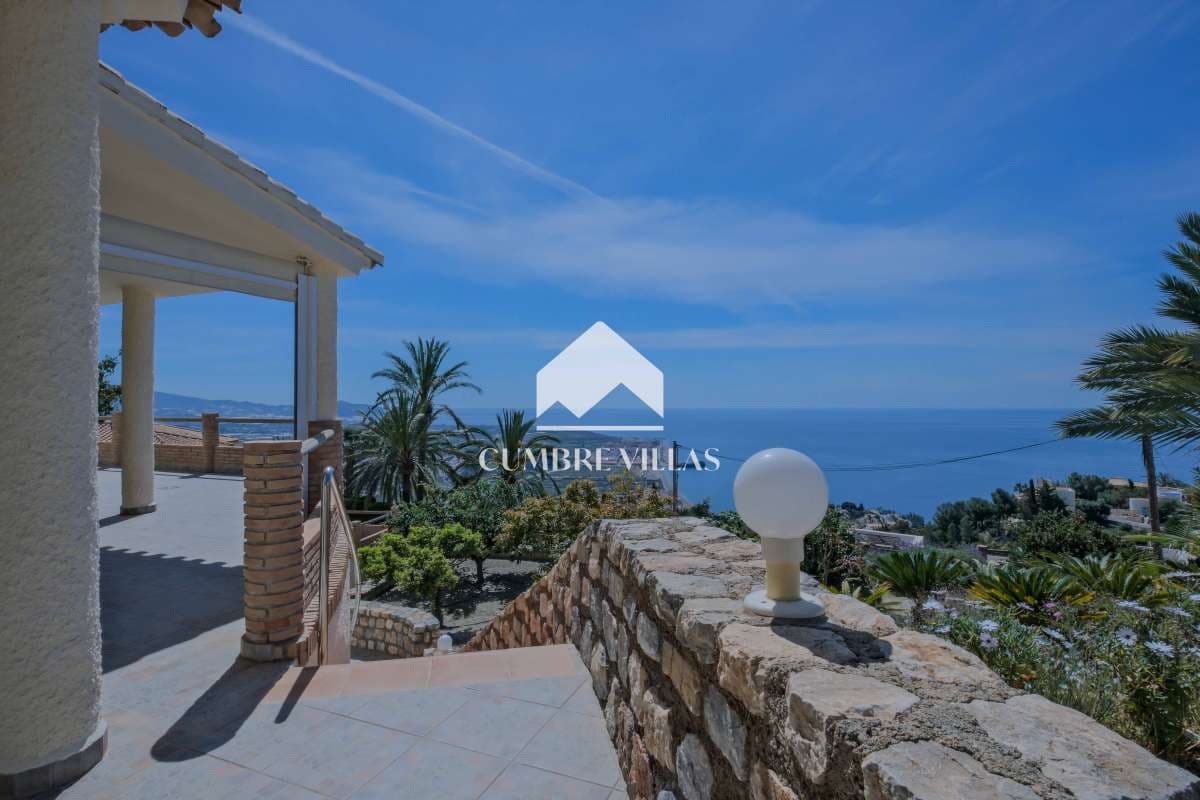 3 Zimmer Villa zu verkaufen in Salobrena mit Pool Garage - 840.000 € (Ref: 9848411)