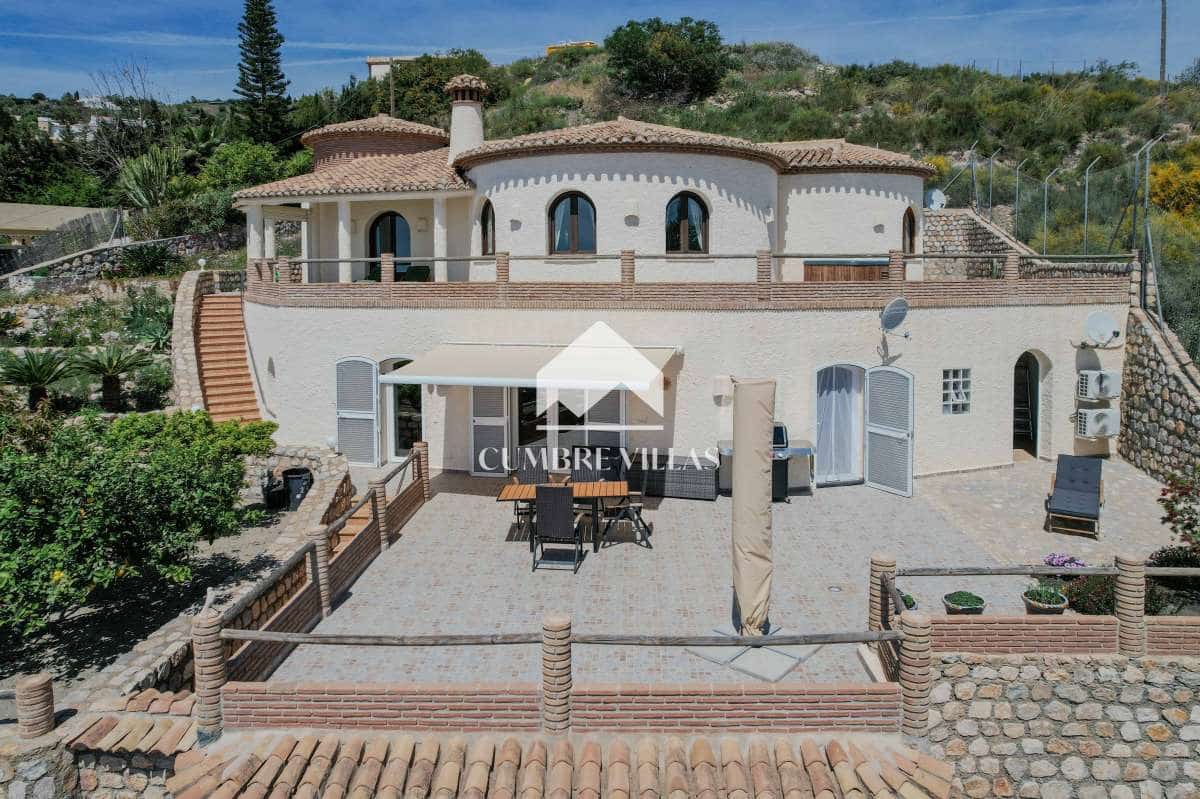 3 Zimmer Villa zu verkaufen in Salobrena mit Pool Garage - 840.000 € (Ref: 9848411)