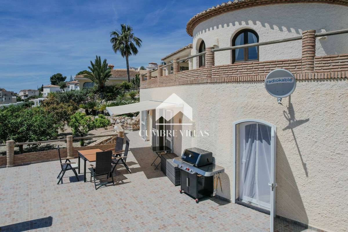 3 Zimmer Villa zu verkaufen in Salobrena mit Pool Garage - 840.000 € (Ref: 9848411)