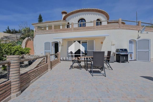 Chalet de 3 habitaciones en Salobreña en venta con piscina garaje - 840.000 € (Ref: 9848411)