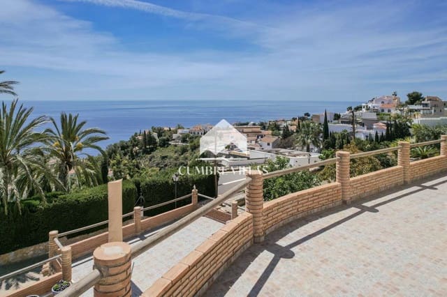 Chalet de 3 habitaciones en Salobreña en venta con piscina garaje - 840.000 € (Ref: 9848411)