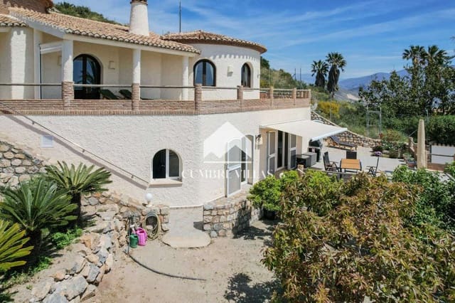 Chalet de 3 habitaciones en Salobreña en venta con piscina garaje - 840.000 € (Ref: 9848411)