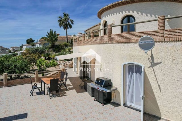 Chalet de 3 habitaciones en Salobreña en venta con piscina garaje - 840.000 € (Ref: 9848411)