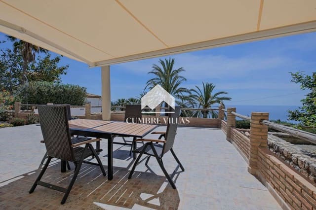 Chalet de 3 habitaciones en Salobreña en venta con piscina garaje - 840.000 € (Ref: 9848411)