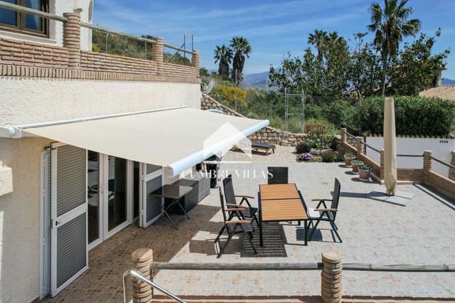 Chalet de 3 habitaciones en Salobreña en venta con piscina garaje - 840.000 € (Ref: 9848411)
