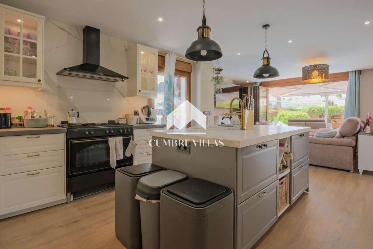 5 sypialnia Willa na sprzedaż w Almunecar z basenem garażem - 1 665 000 € (Ref: 9850620)