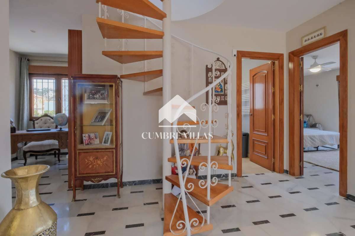 5 sypialnia Willa na sprzedaż w Almunecar z basenem garażem - 1 665 000 € (Ref: 9850620)