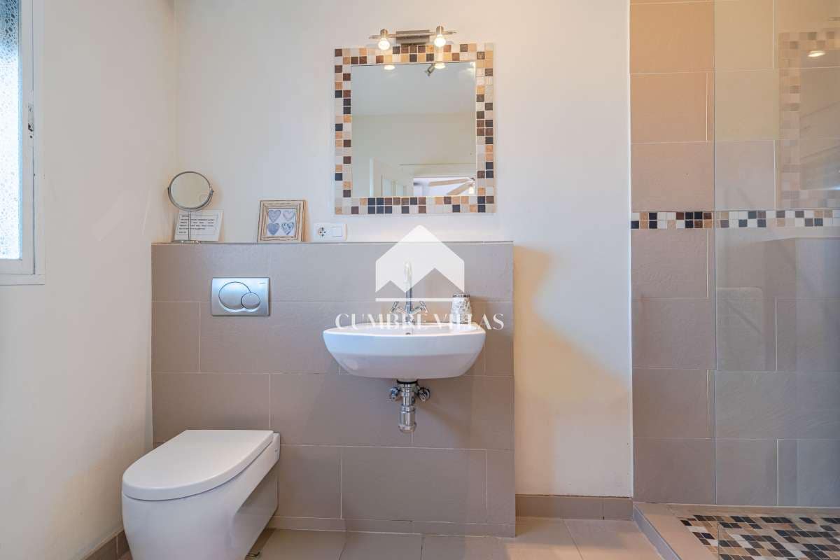 4 slaapkamer Villa te koop in Salobrena met zwembad garage - € 750.000 (Ref: 9891450)