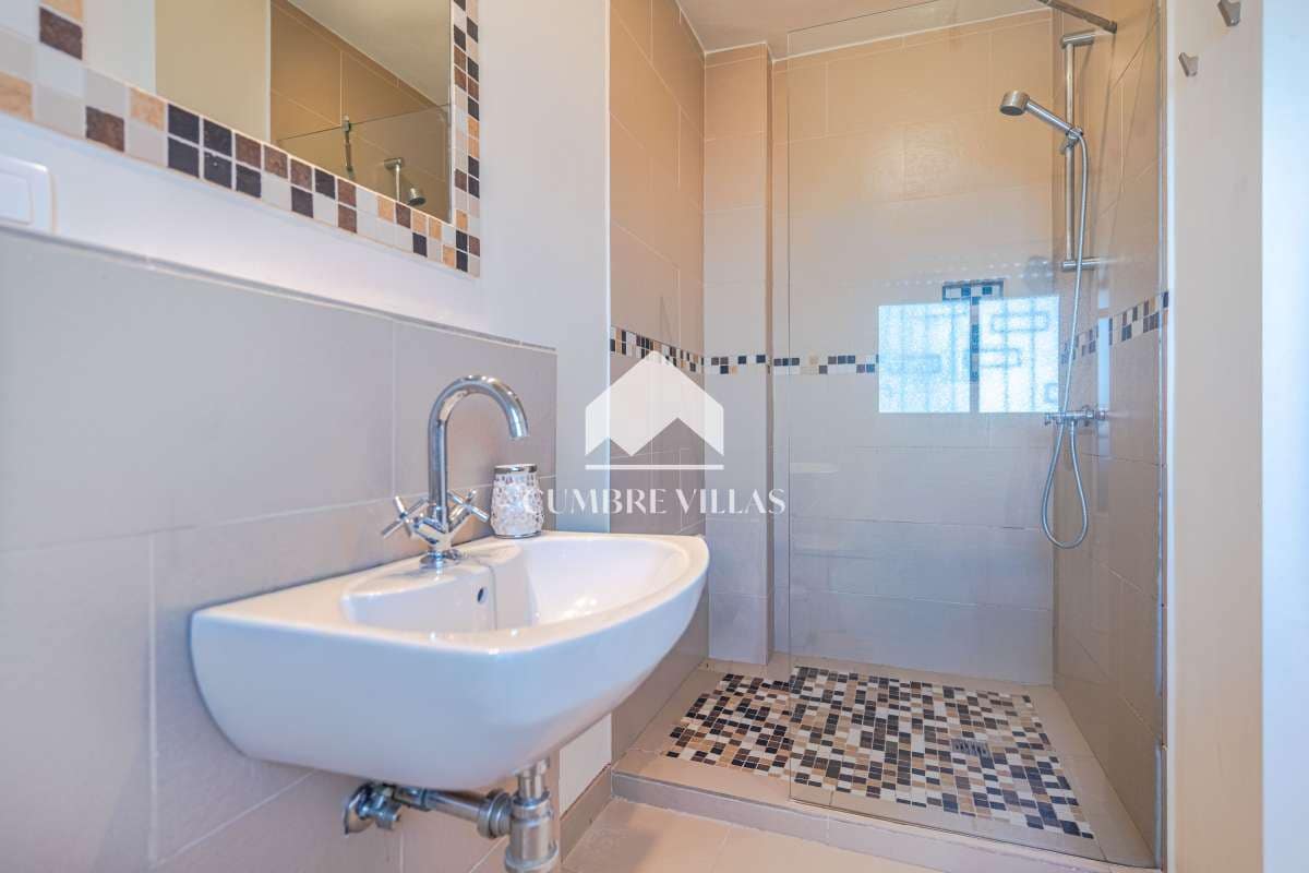 4 slaapkamer Villa te koop in Salobrena met zwembad garage - € 750.000 (Ref: 9891450)