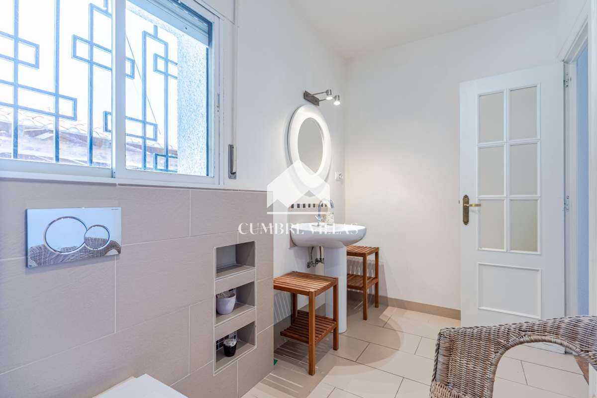 4 slaapkamer Villa te koop in Salobrena met zwembad garage - € 750.000 (Ref: 9891450)