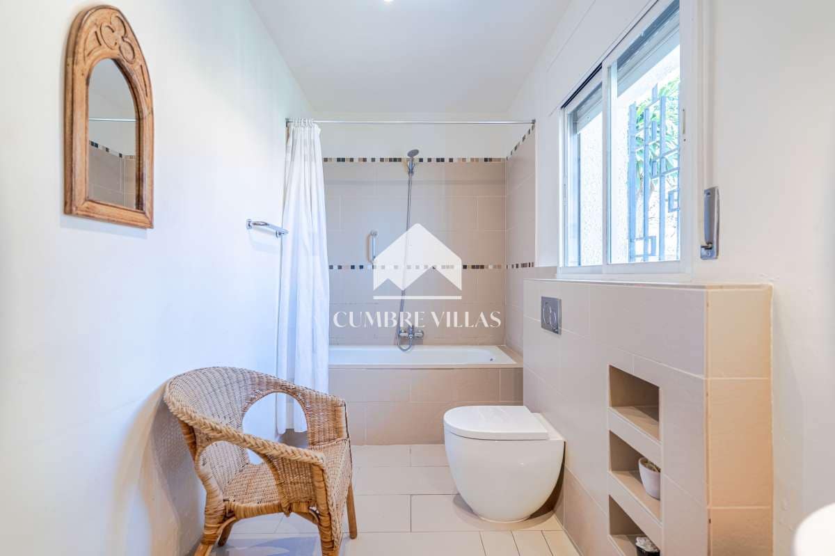 4 slaapkamer Villa te koop in Salobrena met zwembad garage - € 750.000 (Ref: 9891450)