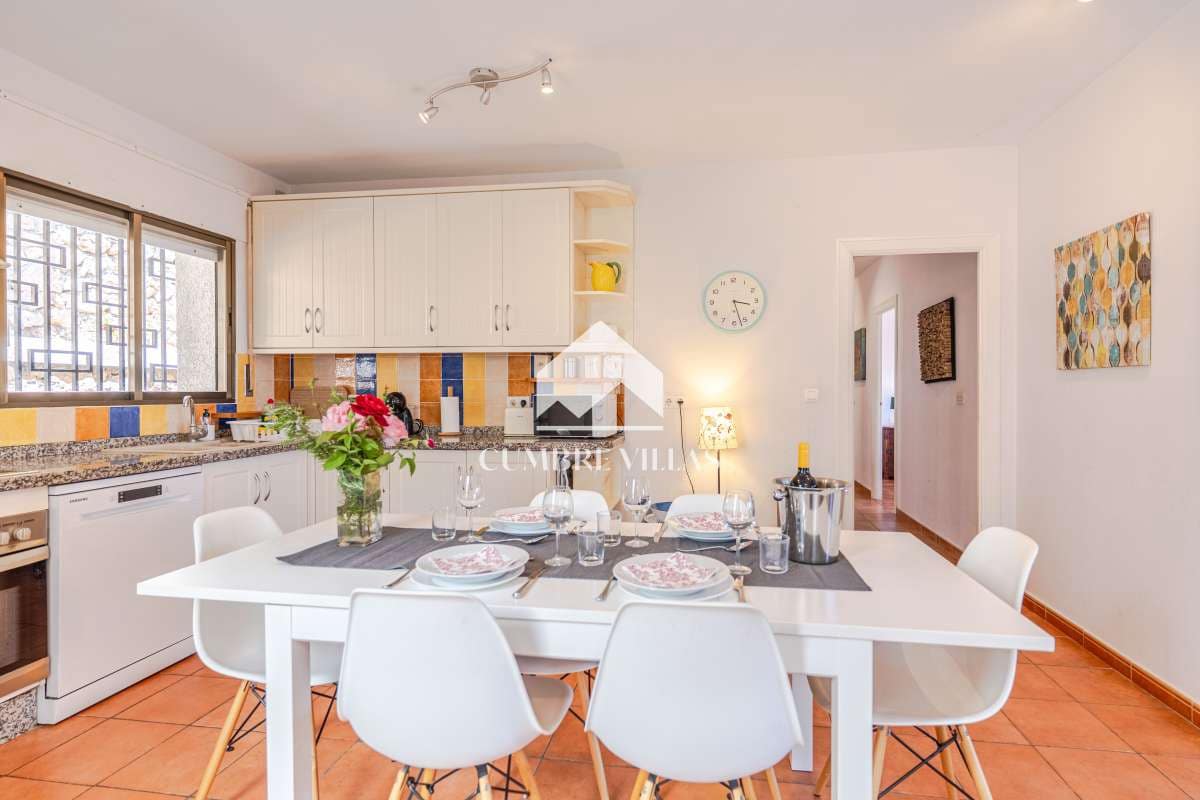 4 slaapkamer Villa te koop in Salobrena met zwembad garage - € 750.000 (Ref: 9891450)