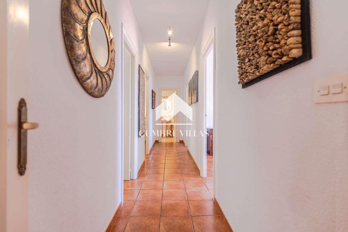 4 slaapkamer Villa te koop in Salobrena met zwembad garage - € 750.000 (Ref: 9891450)