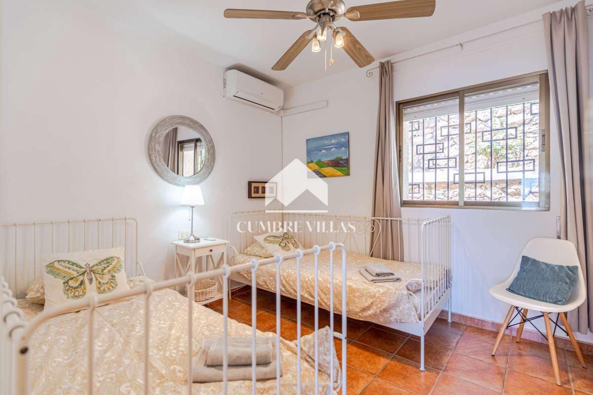 4 slaapkamer Villa te koop in Salobrena met zwembad garage - € 750.000 (Ref: 9891450)