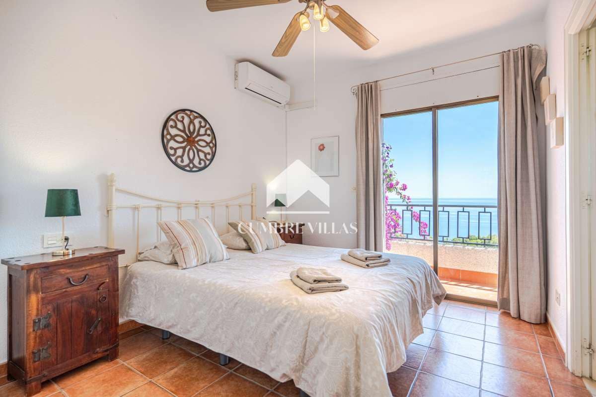 4 slaapkamer Villa te koop in Salobrena met zwembad garage - € 750.000 (Ref: 9891450)