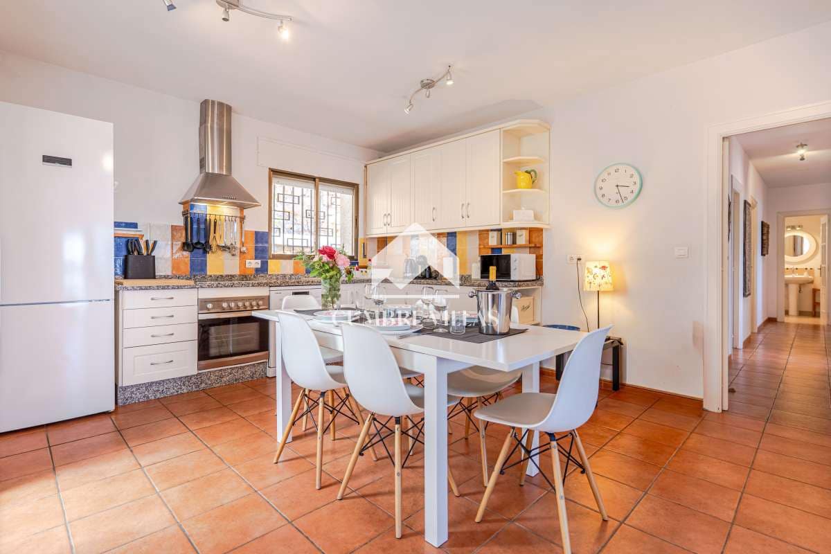 4 slaapkamer Villa te koop in Salobrena met zwembad garage - € 750.000 (Ref: 9891450)