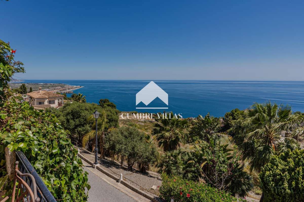 4 slaapkamer Villa te koop in Salobrena met zwembad garage - € 750.000 (Ref: 9891450)