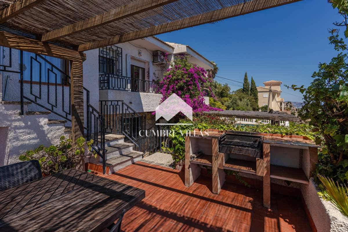 4 slaapkamer Villa te koop in Salobrena met zwembad garage - € 750.000 (Ref: 9891450)