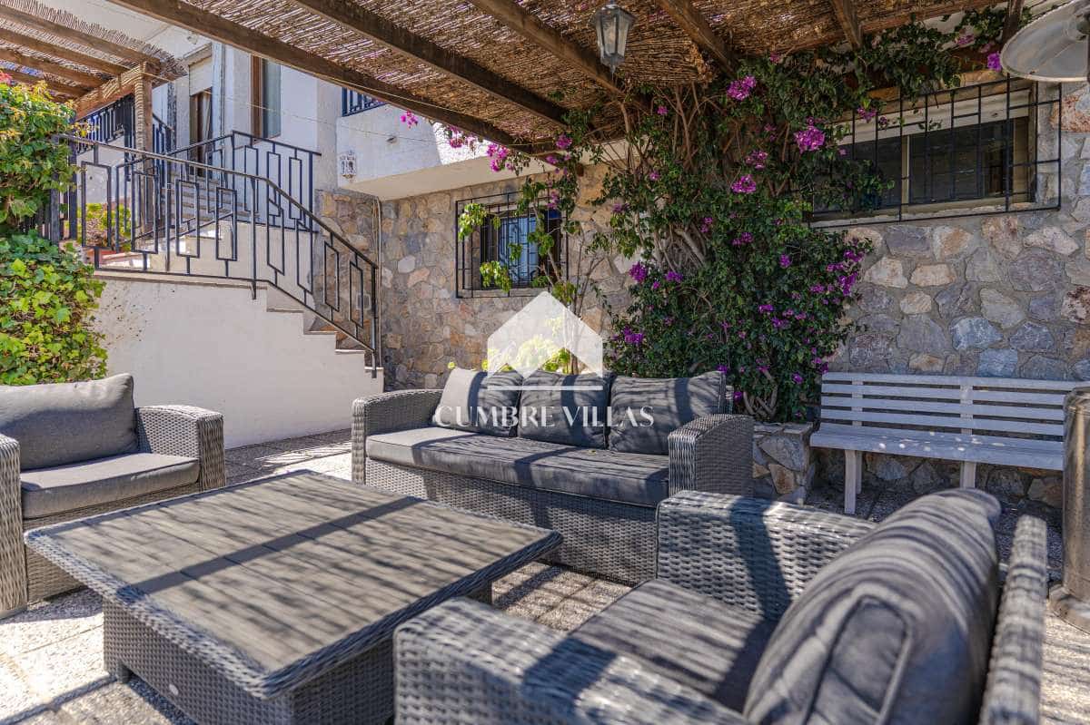4 slaapkamer Villa te koop in Salobrena met zwembad garage - € 750.000 (Ref: 9891450)