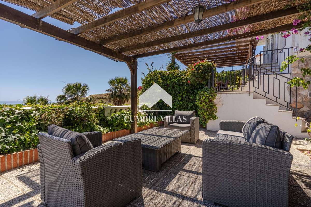 4 slaapkamer Villa te koop in Salobrena met zwembad garage - € 750.000 (Ref: 9891450)
