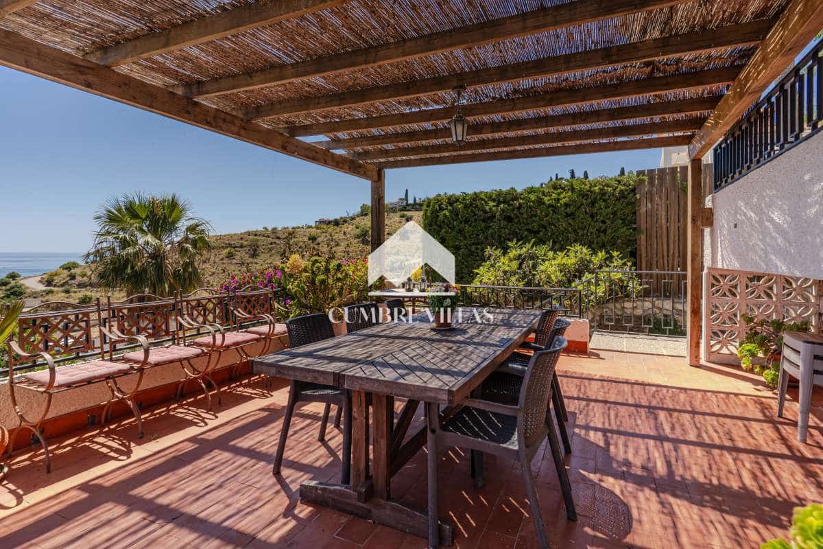4 slaapkamer Villa te koop in Salobrena met zwembad garage - € 750.000 (Ref: 9891450)