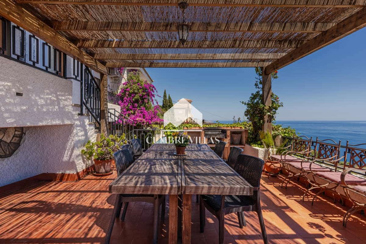 4 slaapkamer Villa te koop in Salobrena met zwembad garage - € 750.000 (Ref: 9891450)