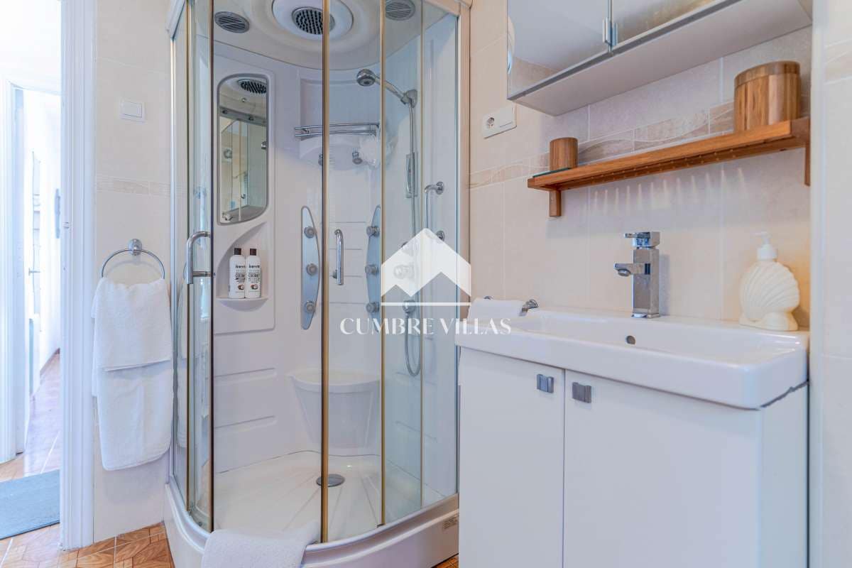 5 bedroom Villa for sale in Lujar with pool garage - € 325,000 (Ref: 9926508)