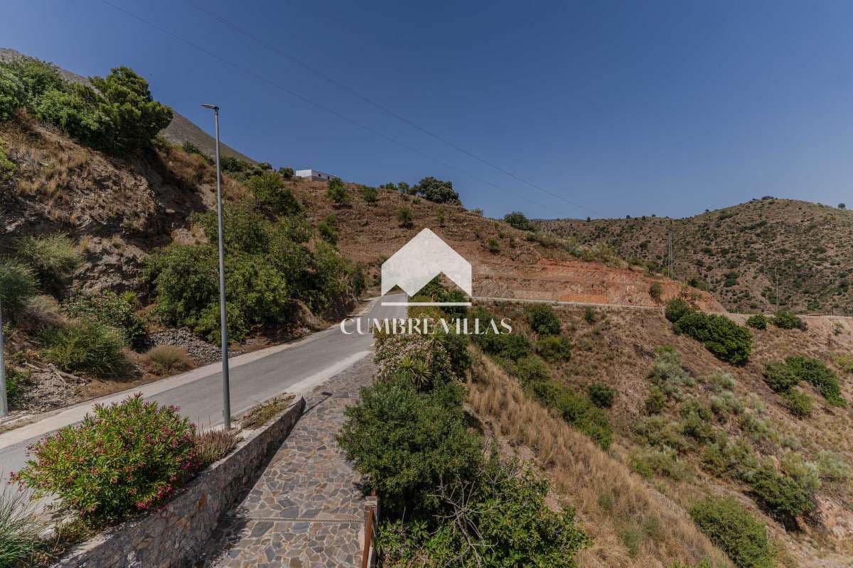 5 bedroom Villa for sale in Lujar with pool garage - € 325,000 (Ref: 9926508)