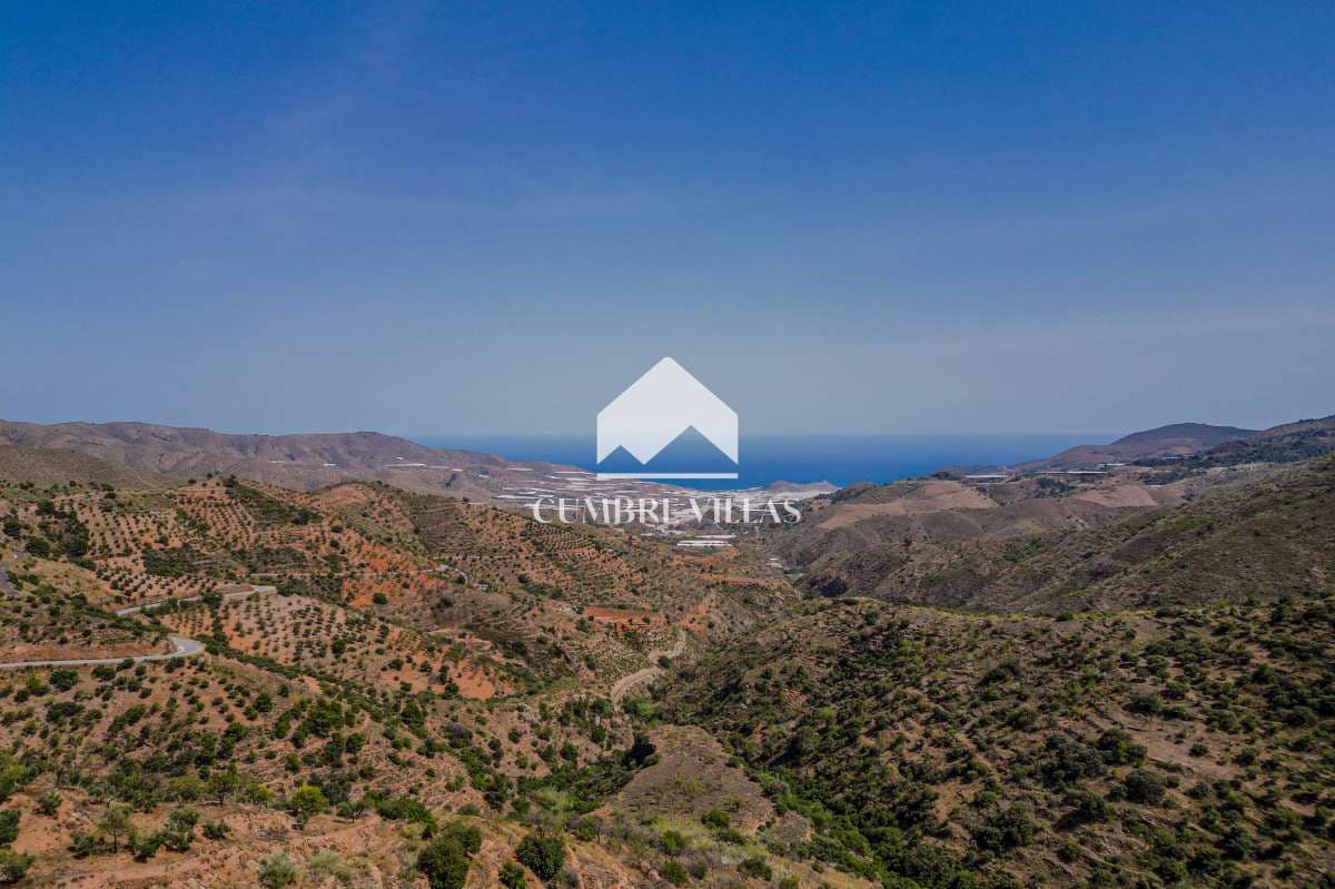 5 bedroom Villa for sale in Lujar with pool garage - € 325,000 (Ref: 9926508)