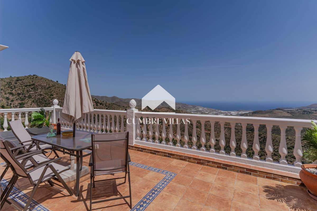 5 bedroom Villa for sale in Lujar with pool garage - € 325,000 (Ref: 9926508)